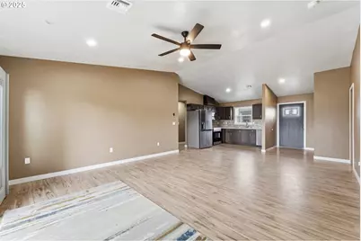 907 Cowl St, Milton-Freewater, OR 97862 - Photo 5