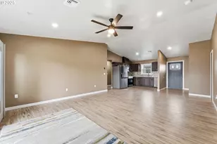 907 Cowl St, Milton-Freewater, OR 97862 - Photo 5