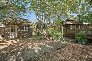 1315 Arcadia Dr, Eugene, OR 97401 - Photo 37