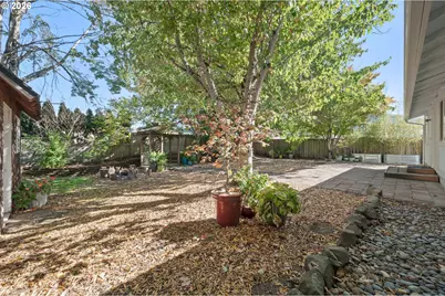 1315 Arcadia Dr, Eugene, OR 97401 - Photo 39