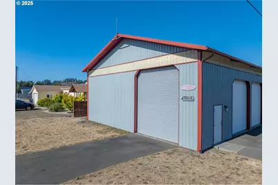 100 N 7th St, Lakeside, OR 97449 - Photo 5