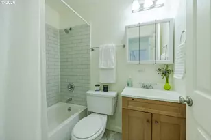 1525 Garfield Pl, Eugene, OR 97402 - Photo 9