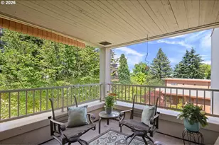 762 NW Westover Square, Portland, OR 97210 - Photo 9