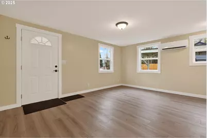 9403 NE Gertz Ct, Portland, OR 97211 - Photo 3