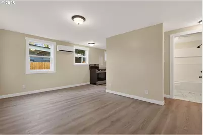 9403 NE Gertz Ct, Portland, OR 97211 - Photo 5