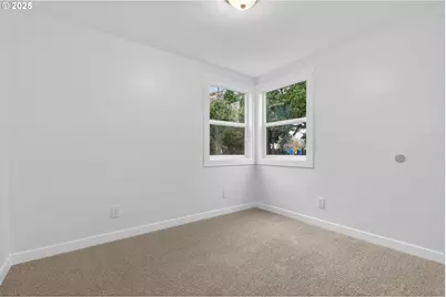 9403 NE Gertz Ct, Portland, OR 97211 - Photo 17