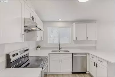 12533 SE Woodward St, Portland, OR 97236 - Photo 9