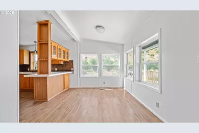 626 NW 4th Ave, Milton-Freewater, OR 97862 - Photo 9