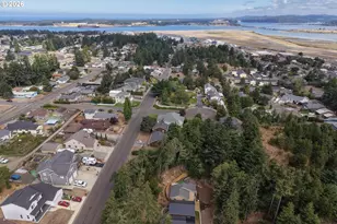 2143 Ash St, North Bend, OR 97459 - Photo 35