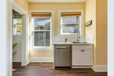 2137 NW Everett St #B, Portland, OR 97210 - Photo 9