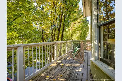 2137 NW Everett St #B, Portland, OR 97210 - Photo 3