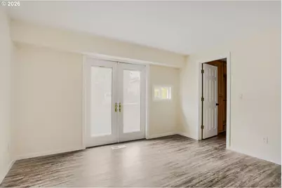 14539 SE Center St, Portland, OR 97236 - Photo 13