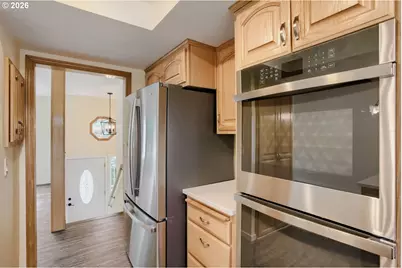 14539 SE Center St, Portland, OR 97236 - Photo 11