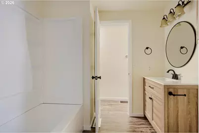 14539 SE Center St, Portland, OR 97236 - Photo 15