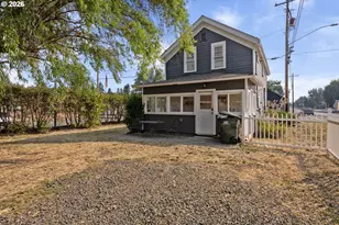 203 NE 2nd St, Oakland, OR 97462 - Photo 11