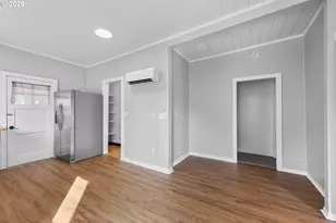203 NE 2nd St, Oakland, OR 97462 - Photo 5