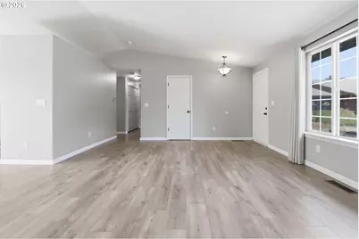 911 SW Warbler Ct, McMinnville, OR 97128 - Photo 3