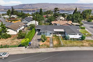 1829 E 10th St, The Dalles, OR 97058 - Photo 5