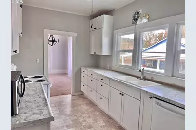 725 NE Denver St, Roseburg, OR 97470 - Photo 7