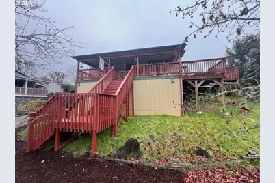 725 NE Denver St, Roseburg, OR 97470 - Photo 13