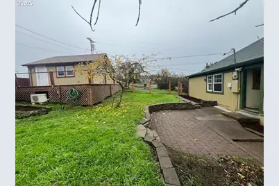 725 NE Denver St, Roseburg, OR 97470 - Photo 25