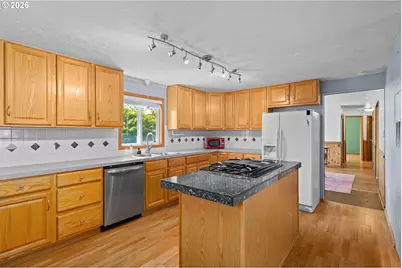 3251 SE 179th Ave, Portland, OR 97236 - Photo 9