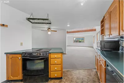 4154 5th St, Hubbard, OR 97032 - Photo 9