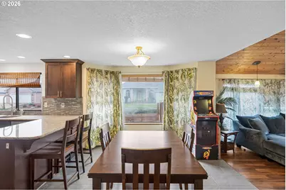 1205 NW Littlewood Ct, Roseburg, OR 97471 - Photo 11