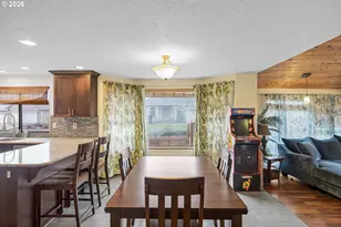 1205 NW Littlewood Ct, Roseburg, OR 97471 - Photo 11