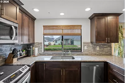 1205 NW Littlewood Ct, Roseburg, OR 97471 - Photo 9