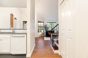 4000 Carman Dr, Lake Oswego, OR 97035 - Photo 9