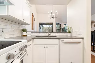 4000 Carman Dr, Lake Oswego, OR 97035 - Photo 7