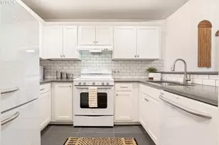 4000 Carman Dr, Lake Oswego, OR 97035 - Photo 5