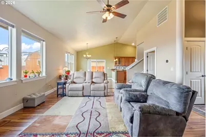 570 Mountain Ridge Dr, Culver, OR 97734 - Photo 5