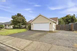 1786 N Locust St, Canby, OR 97013 - Photo 3