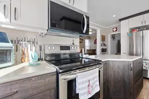 1446 SE Main St, Roseburg, OR 97470 - Photo 11