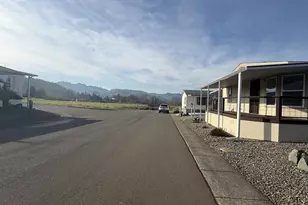 213 River Ridge Ave, Roseburg, OR 97471 - Photo 3