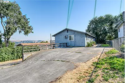 810 SW 10th St, Pendleton, OR 97801 - Photo 3