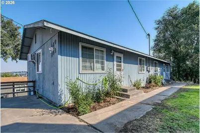810 SW 10th St, Pendleton, OR 97801 - Photo 1
