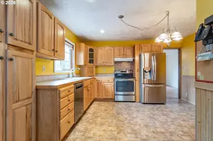 1595 NW Rachel Ave, Roseburg, OR 97471 - Photo 9
