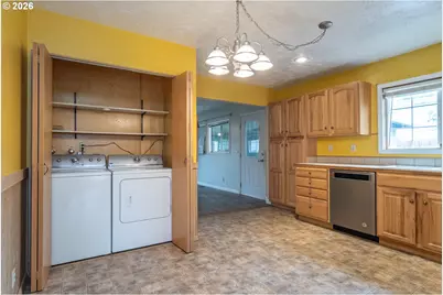 1595 NW Rachel Ave, Roseburg, OR 97471 - Photo 11