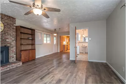 1595 NW Rachel Ave, Roseburg, OR 97471 - Photo 17