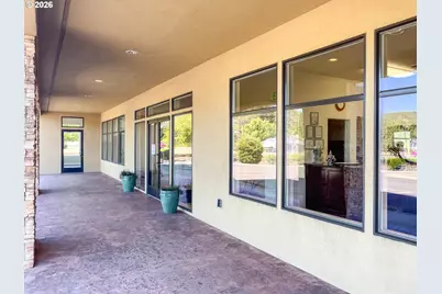 2198 NE Stephens St, Roseburg, OR 97470 - Photo 5