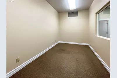 2198 NE Stephens St, Roseburg, OR 97470 - Photo 25