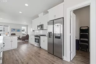 17100 SW Albatross Ln, Beaverton, OR 97007 - Photo 7
