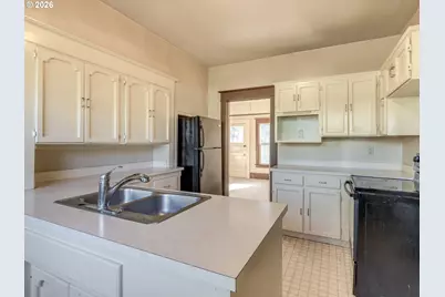 307 NE 10th St, McMinnville, OR 97128 - Photo 23