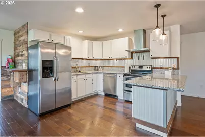 246 S 70th St, Springfield, OR 97478 - Photo 7