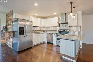 246 S 70th St, Springfield, OR 97478 - Photo 7