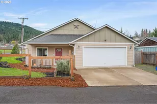 246 S 70th St, Springfield, OR 97478 - Photo 1