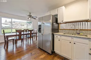 246 S 70th St, Springfield, OR 97478 - Photo 9